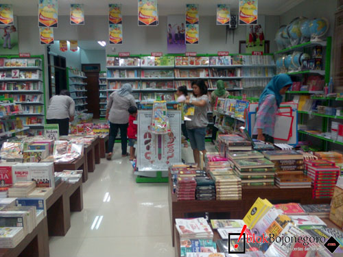 Jelang UN, Siswa Mulai Serbu Buku Penunjang